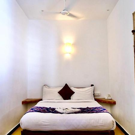 French Rivera Guest House Puducherry Eksteriør billede