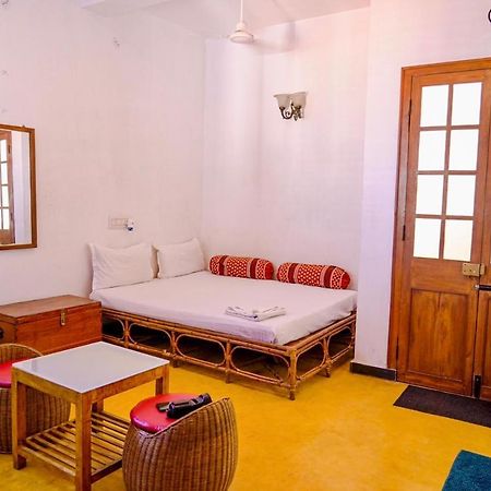 French Rivera Guest House Puducherry Eksteriør billede