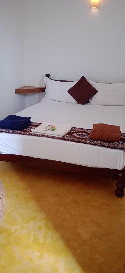 French Rivera Guest House Puducherry Eksteriør billede