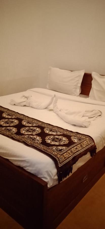 French Rivera Guest House Puducherry Eksteriør billede