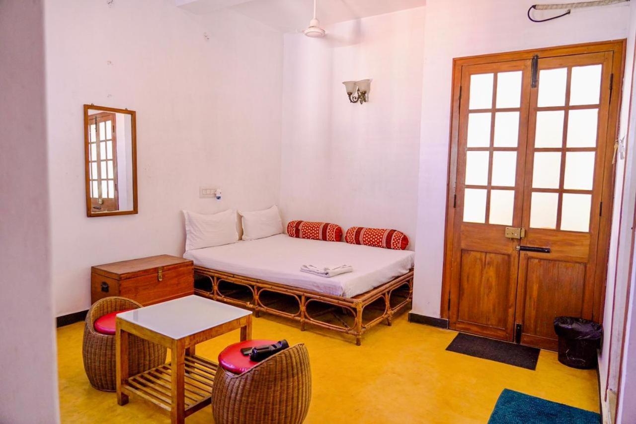 French Rivera Guest House Puducherry Eksteriør billede